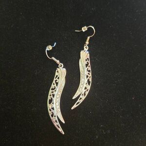 NEW Silver Fillagree Leaf Earrings with Rhinestones